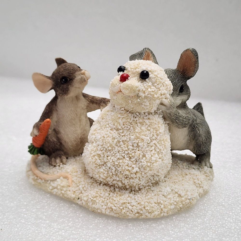 Charming Tails‎ By Silvestri "Building A Snow Bunny" 87/692 w/ Box